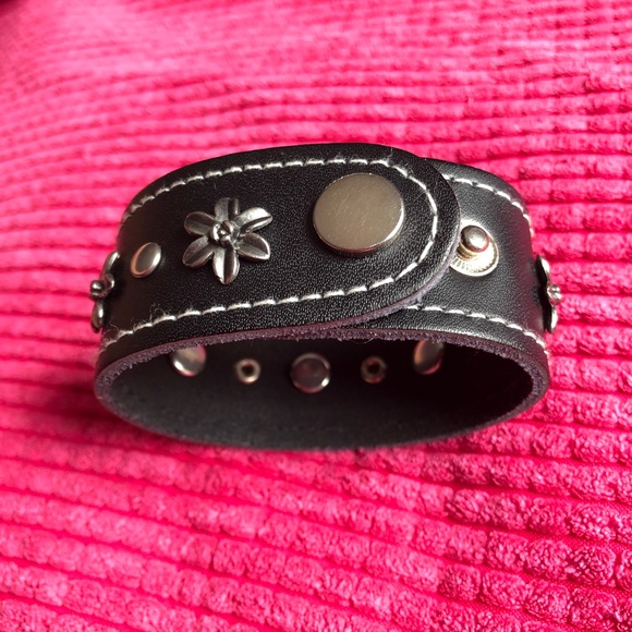 🙌🏻 Cuff Bracelet with Studs - Picture 6 of 6